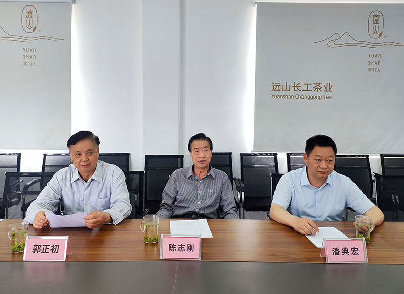 岳陽市老領導赴華容縣調研指導茶產(chǎn)業(yè)發(fā)展